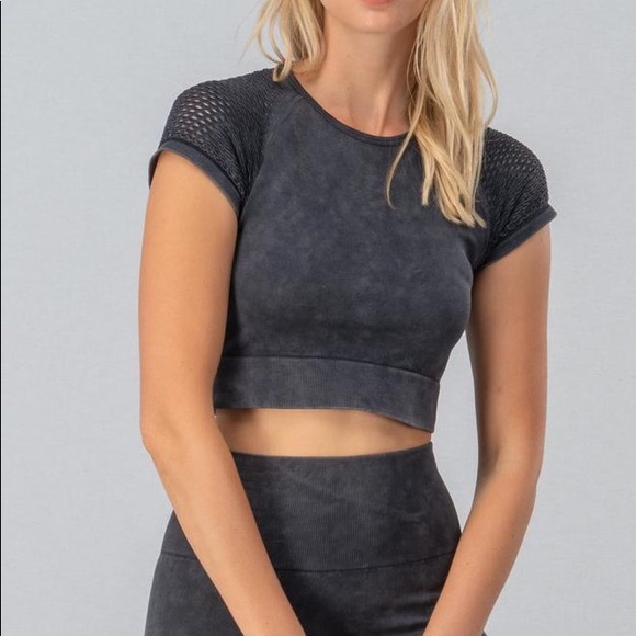 $ FIRM ๐ทCharcoal Enzyme Wash Crop Workout Top - Picture 3 of 7